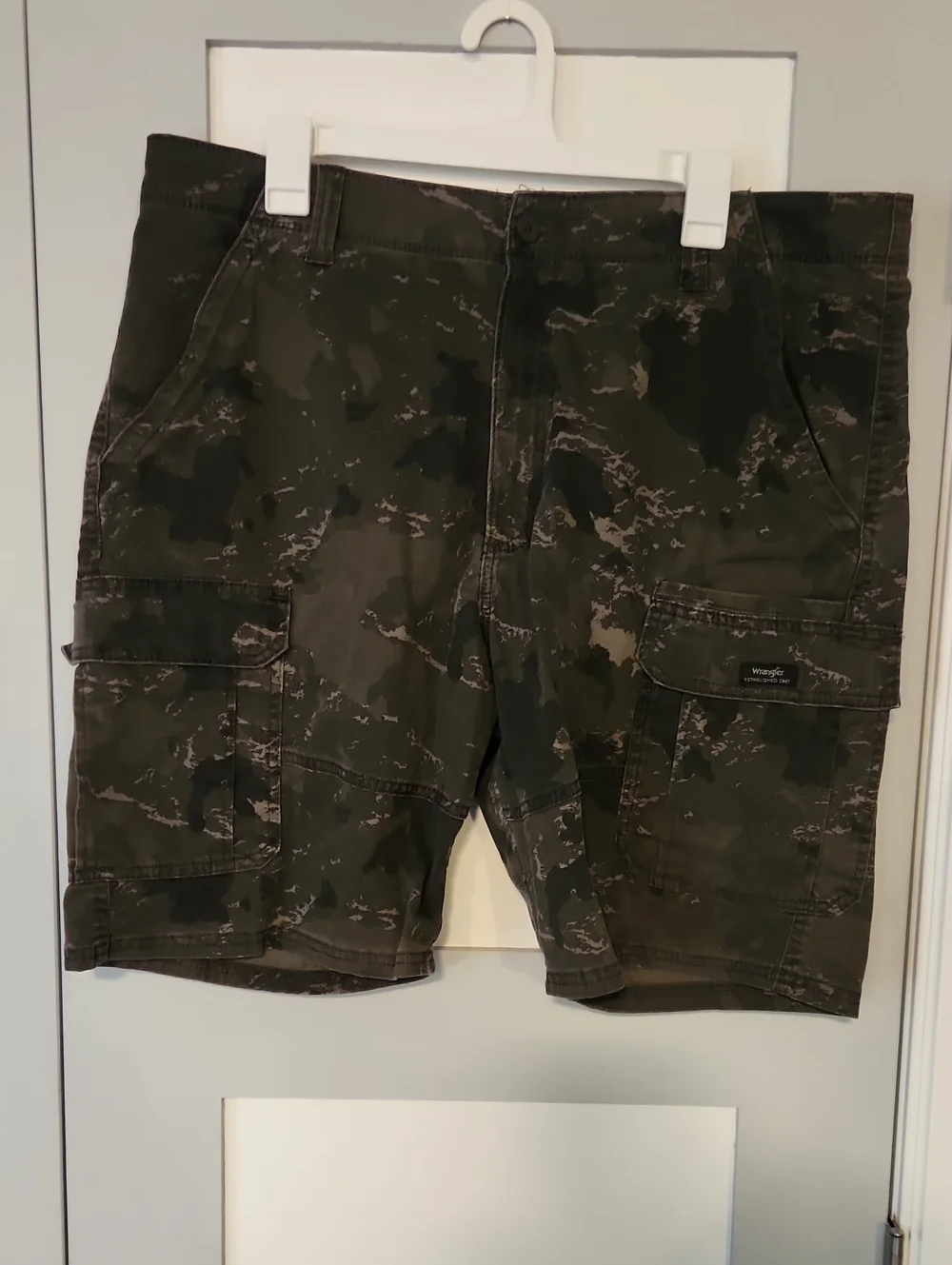 Wrangler Men's Olive Green Camo Cargo Shorts